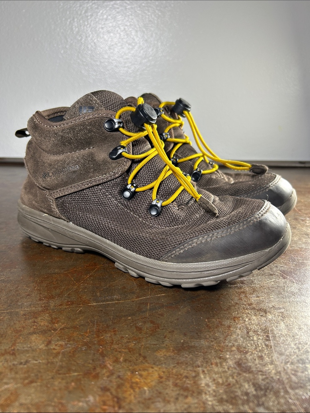 Columbia Kids Waterproof Brown Hiking Boots with Yellow Bungee Laces Boys Size 4 - Picture 2 of 13